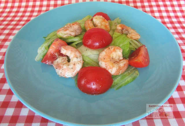 Фото к рецепту: Салат с креветками и помидорами 