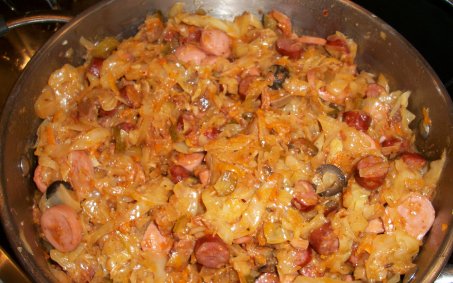 Солянка с колбасой и солеными огурцами с картошкой рецепт пошагово с фото классический в кастрюле