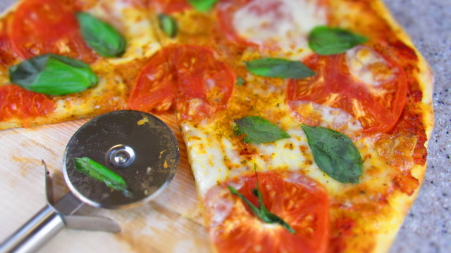 Фото к рецепту: Пицца маргарита 