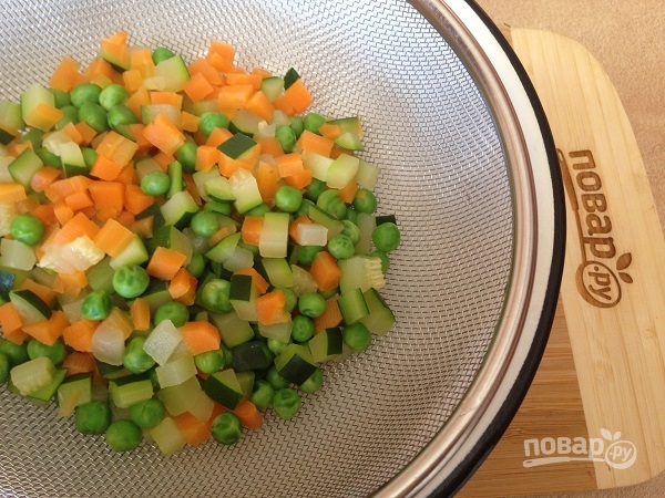 Картофельно-рыбные котлеты с овощами в духовке - фото шаг 3