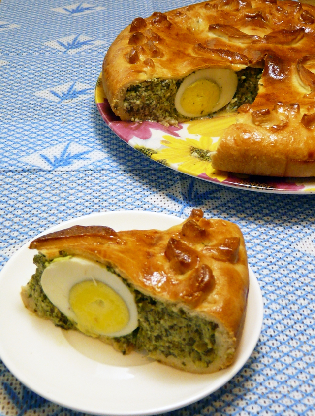 Фото к рецепту: Пирог с творогом и шпинатом