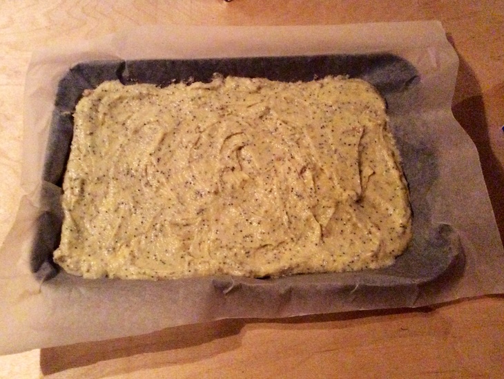 Манно-ореховый пирог под малиново-белковым облачком "мила"