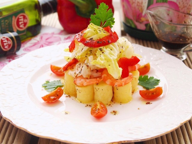 Фото к рецепту: Салат с картофелем и креветками