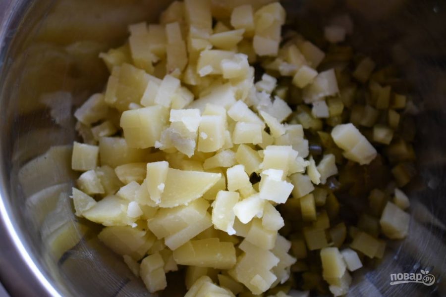 Салат с шампиньонами и солеными огурцами - фото шаг 2