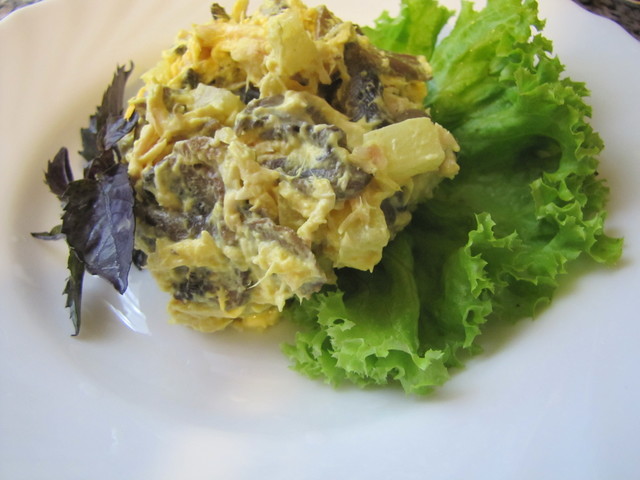 Фото к рецепту: Салат из курицы с карри