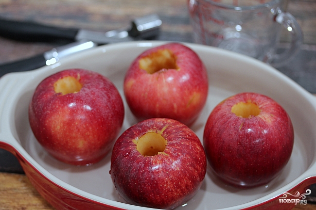 Запеченные яблоки в карамели - фото шаг 4