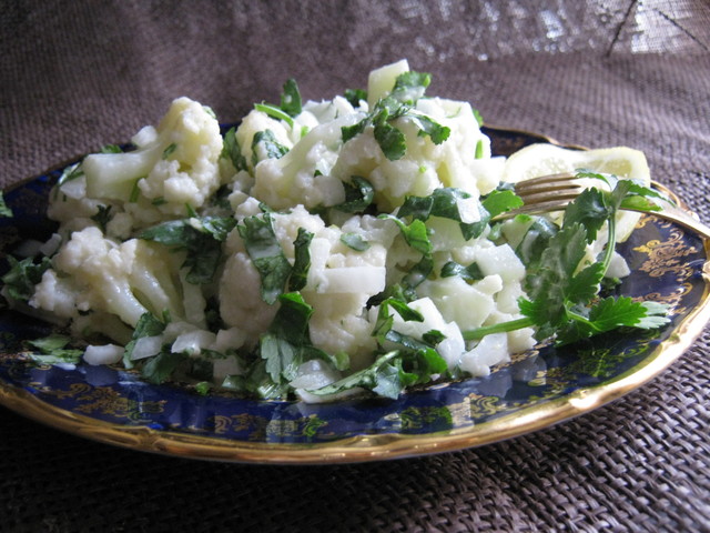 Фото к рецепту: Салат - цветная капуста по-арабски . (caulifower salad).