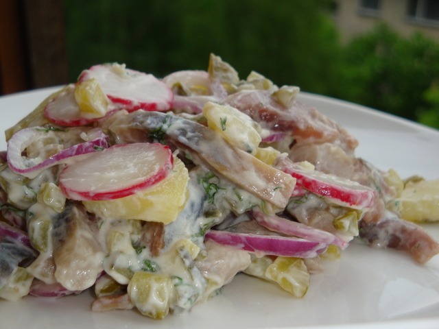 Фото к рецепту: Селёдочный салат.