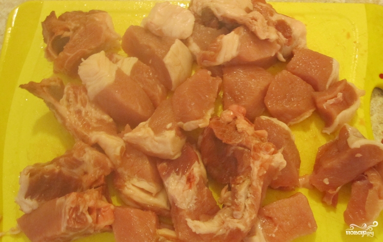 Картошка со свининой, тушенная в кастрюле - фото шаг 1