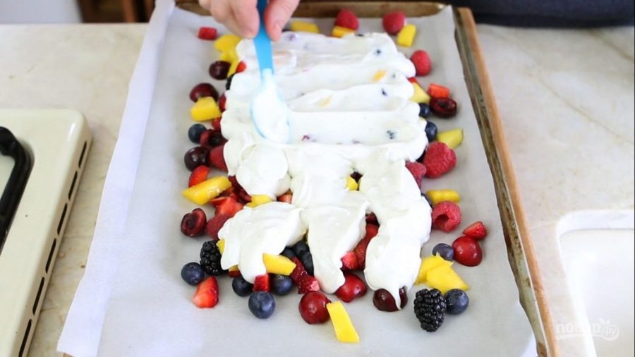 Замороженный йогурт и ягоды - фото шаг 3