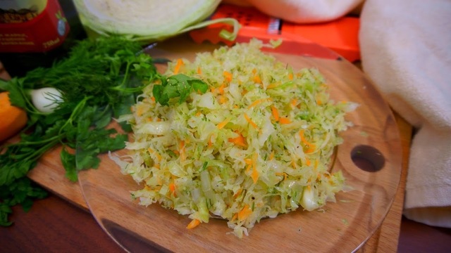 Фото к рецепту: Очень вкусный салат из белокочанной капусты!