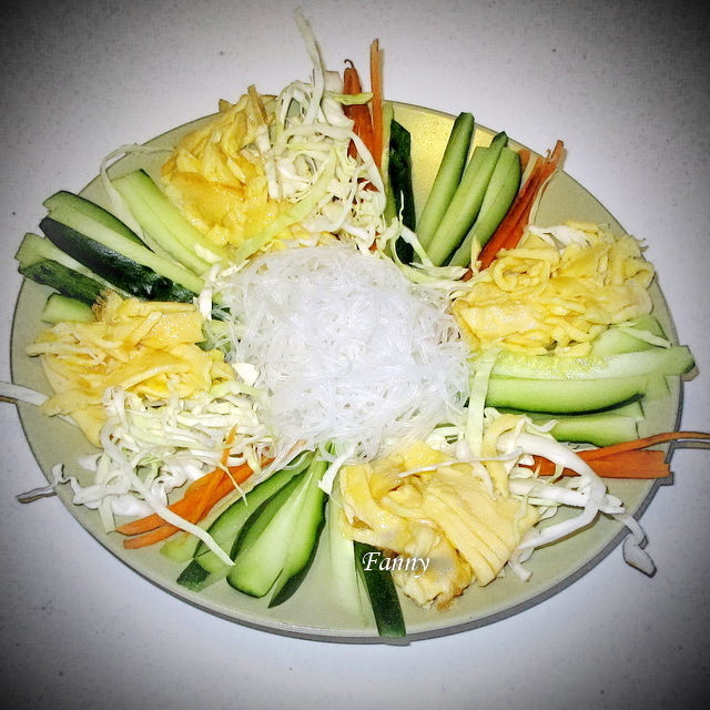 Фото к рецепту: Салат праздничный (бань лянцай)