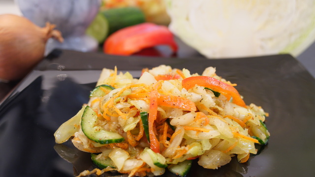 Фото к рецепту: Капустный салат по-корейски