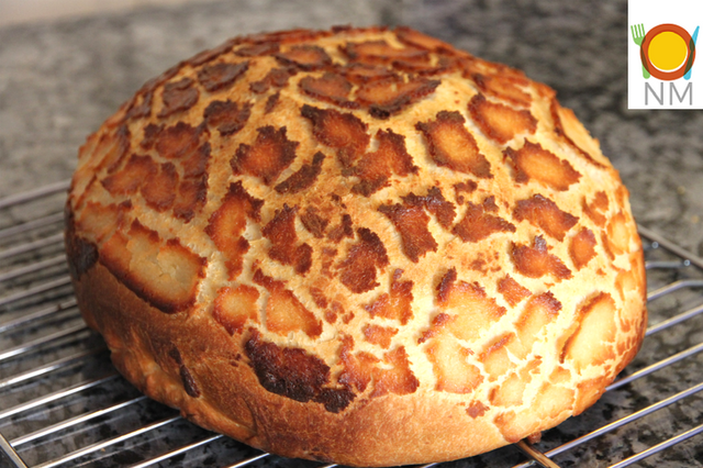 Фото к рецепту: Необычный леопардовый хлеб. 