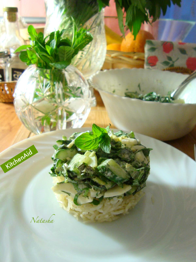 Фото к рецепту: Салат весенняя зелень с рисом.