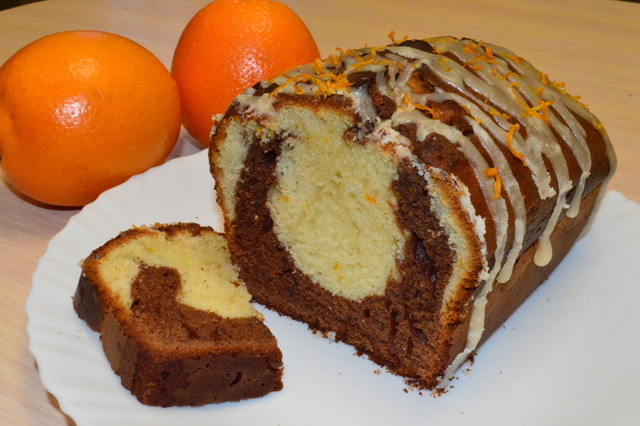 Фото к рецепту: Шоколадно-апельсиновый йогуртовый кекс