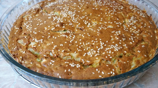 Фото к рецепту: Ленивый капустный пирог