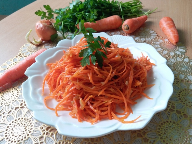 Фото к рецепту: Морковка по корейски