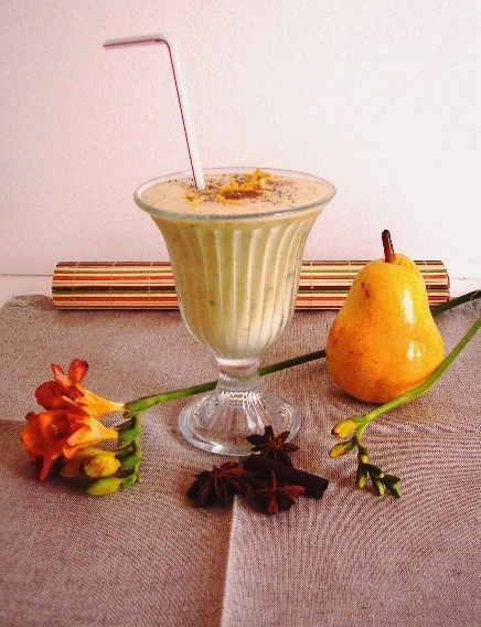 Фото к рецепту: Ласси с грушей и манго – вместо чашки чая для автора. 