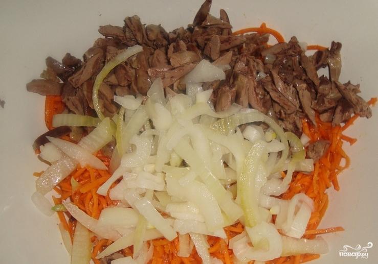 Салат с печенью и корейской морковкой - фото шаг 2