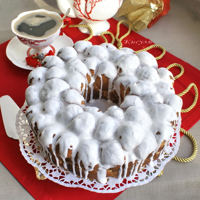 Фото к рецепту: Мраморный пирог с корицей и глазурью