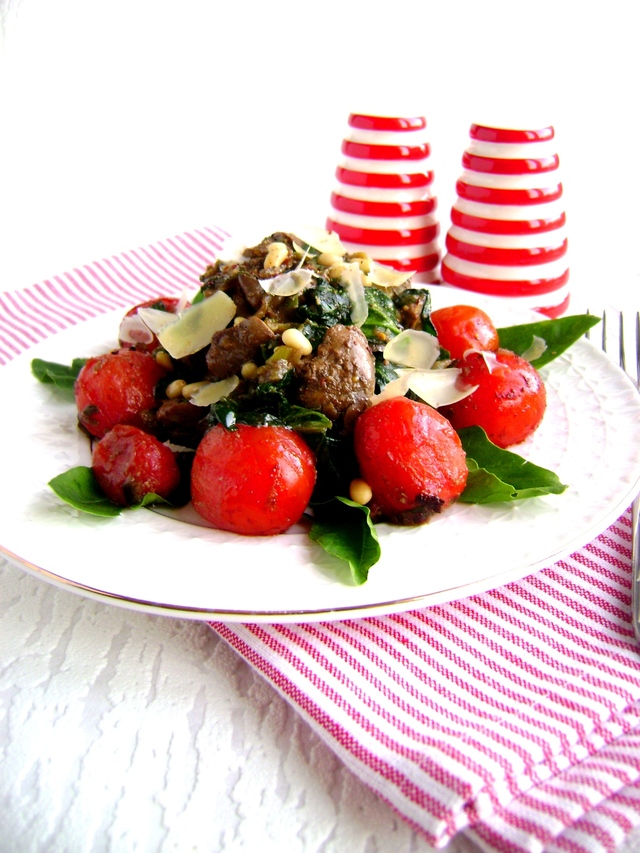 Фото к рецепту: Теплый салат с куриной печенью и карамельными помидорами. спасибо swetа1.