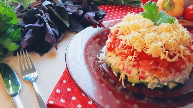 Фото к рецепту: Салат из крабовых палочек и помидор