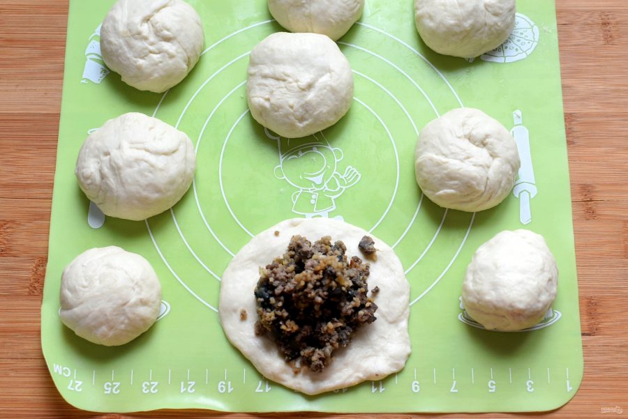 Пирожки с баклажанами, грибами и мясом - фото шаг 5