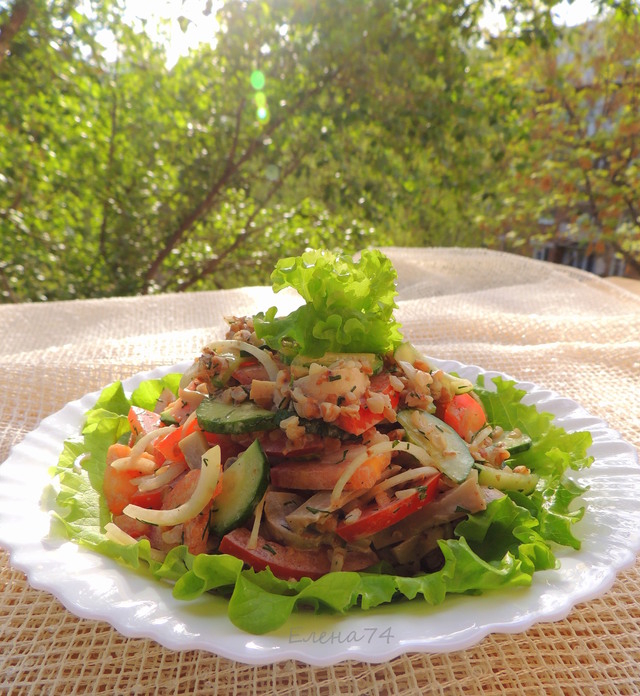 Фото к рецепту: Весенний салат с гречкой и грибами.