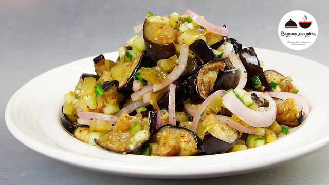 Фото к рецепту: Обалденный салат из баклажанов к шашлыку. очень вкусно и остренько! 