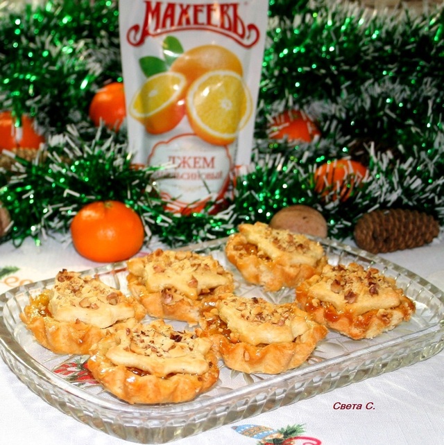 Фото к рецепту: Новогоднее печенье с апельсиновым джемом