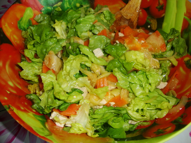 Фото к рецепту: Теплый вегетарианский салатик