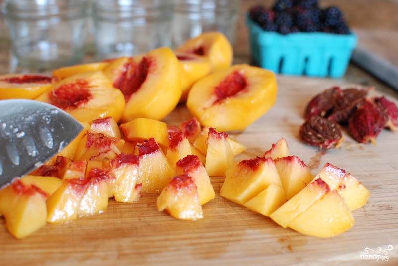 Десерт из персиков и ежевики - фото шаг 1