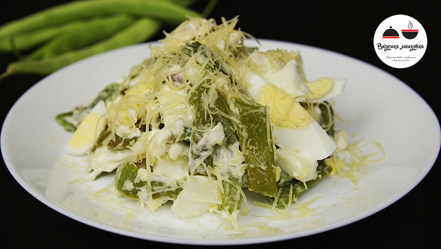 Фото к рецепту: Салат с зеленой фасолью