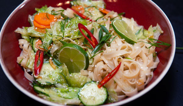 Фото к рецепту: Вьетнамский салат