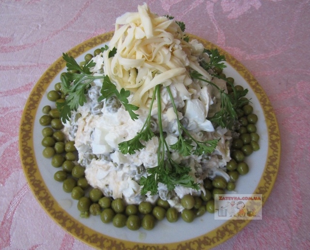 Фото к рецепту: Салат с куриной грудкой «шарм» 