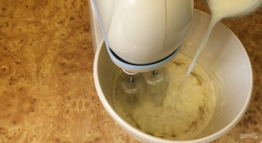Простейший рецепт сливочно-молочного крема - фото шаг 2