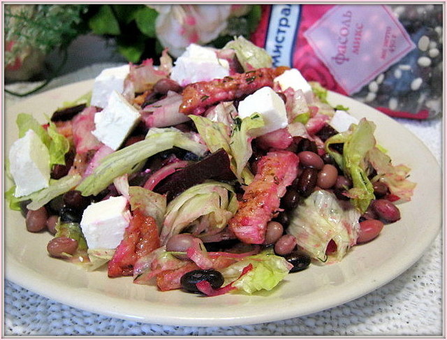 Фото к рецепту: Салат с фасолью чародейка 