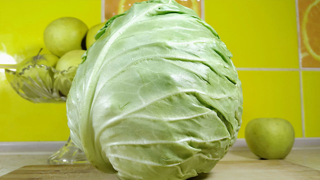 Фото к рецепту: 3 самых простых салат из капусты