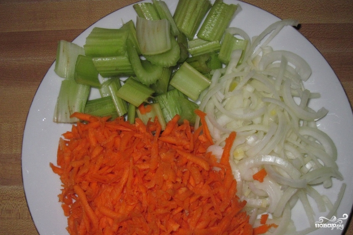 Кижуч, запеченный в духовке с овощами - фото шаг 2