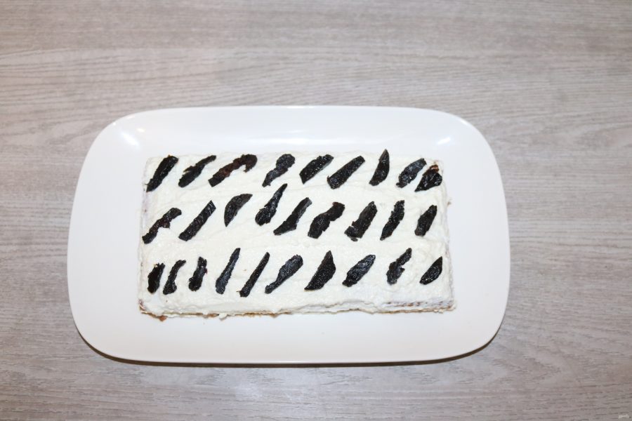 Торт без выпечки с черносливом - фото шаг 9