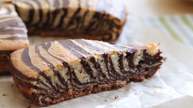 Фото к рецепту: Очень шоколадный пирог зебра