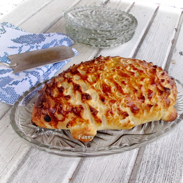 Фото к рецепту: Пирог ёжик с яблочным повидлом
