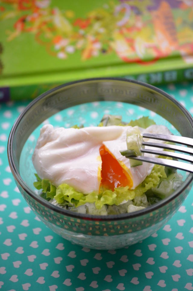 Фото к рецепту: Салат с яйцом -пашот 