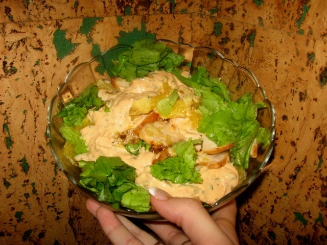 Фото к рецепту: Салат из курицы с апельсином