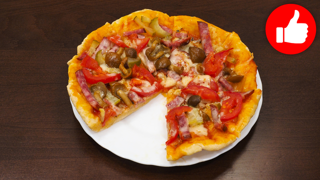 Фото к рецепту: Вкусная домашняя пицца, секрет приготовления в мультиварке