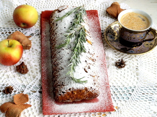 Фото к рецепту: Медовый кекс с яблоком «запах рождества» для фрау светы
