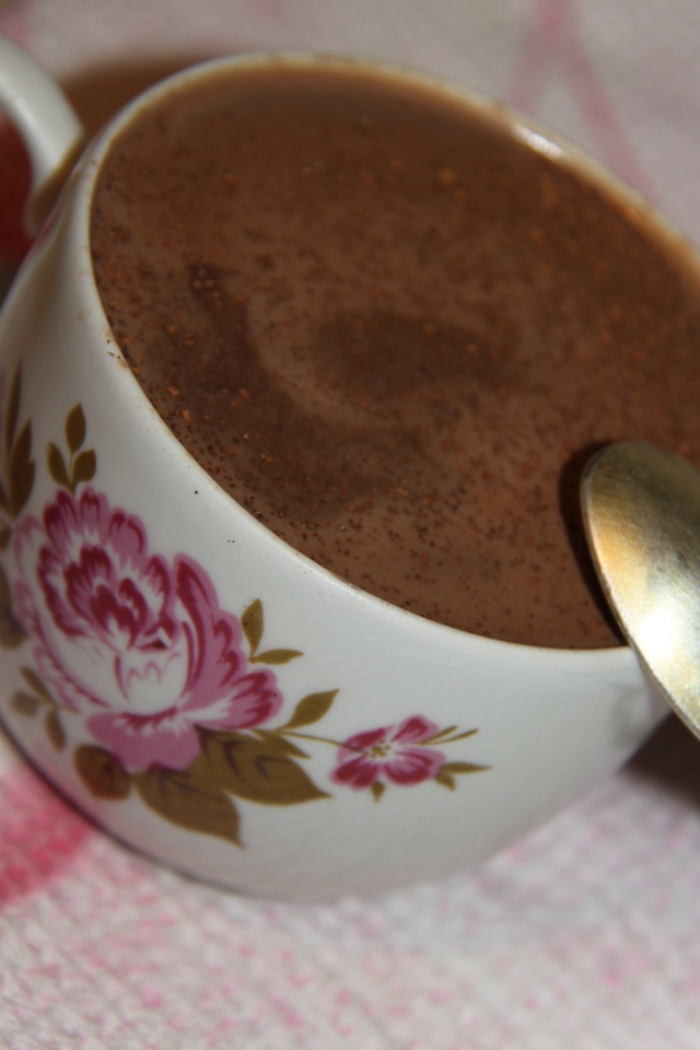 Фото к рецепту: Горячий шоколад на гречневом молоке