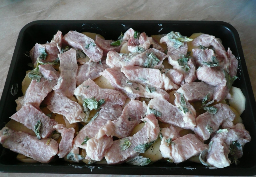 Запеченный картофель со свининой - фото шаг 3