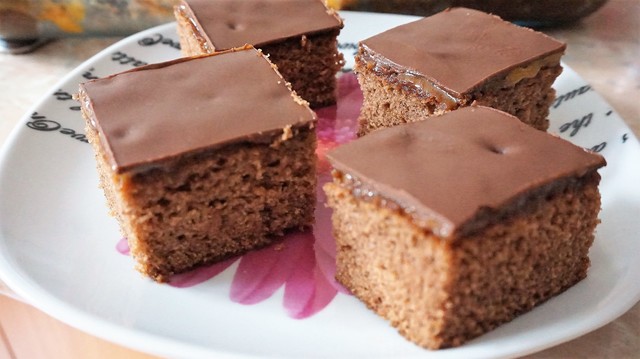 Фото к рецепту: Чудесный шоколадный пирог медовое сердце